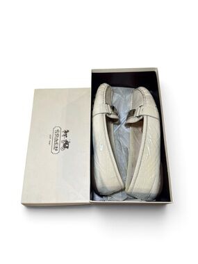 Coach Pierce Off White Patent Leather Silver C Logo Driving Loafer Flats Woman 9